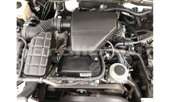 Acheter Import Voiture Toyota Prado Blanc à Import - Dubai, Ali Sabieh Region Acheter Import Voiture Toyota Prado Blanc à Import - Dubai, Ali Sabieh Region