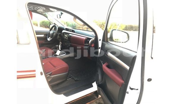 Buy Import Toyota Hilux White Car in Import - Dubai in Ali Sabieh Region Buy Import Toyota Hilux White Car in Import - Dubai in Ali Sabieh Region