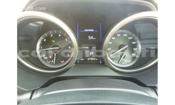 Acheter Import Voiture Toyota Prado Blanc à Import - Dubai, Ali Sabieh Region Acheter Import Voiture Toyota Prado Blanc à Import - Dubai, Ali Sabieh Region