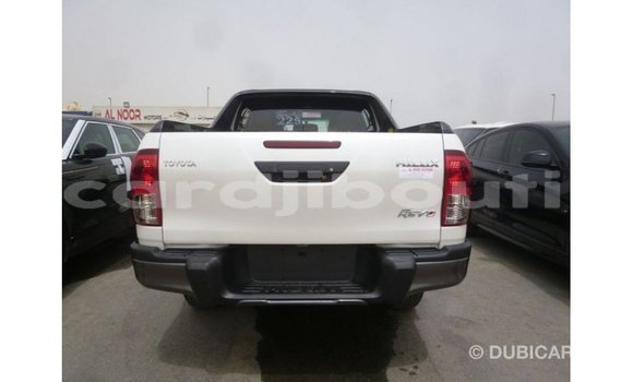 Acheter Import Voiture Toyota Hilux Blanc à Import - Dubai, Ali Sabieh Region Acheter Import Voiture Toyota Hilux Blanc à Import - Dubai, Ali Sabieh Region