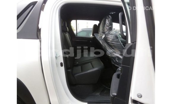 Acheter Import Voiture Toyota Hilux Blanc à Import - Dubai, Ali Sabieh Region Acheter Import Voiture Toyota Hilux Blanc à Import - Dubai, Ali Sabieh Region
