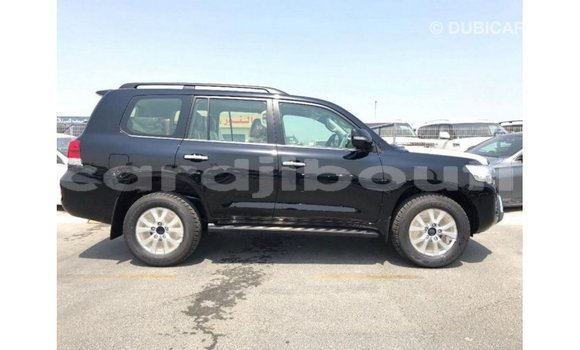 Acheter Import Voiture Toyota Land Cruiser Noir à Import - Dubai, Ali Sabieh Region Acheter Import Voiture Toyota Land Cruiser Noir à Import - Dubai, Ali Sabieh Region