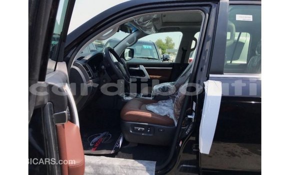 Acheter Import Voiture Toyota Land Cruiser Noir à Import - Dubai, Ali Sabieh Region Acheter Import Voiture Toyota Land Cruiser Noir à Import - Dubai, Ali Sabieh Region