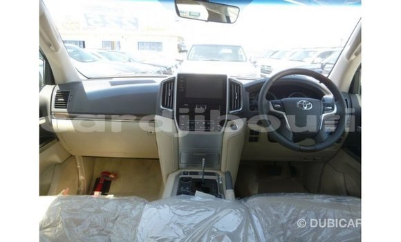 Acheter Import Voiture Toyota Land Cruiser Blanc à Import - Dubai, Ali Sabieh Region Acheter Import Voiture Toyota Land Cruiser Blanc à Import - Dubai, Ali Sabieh Region
