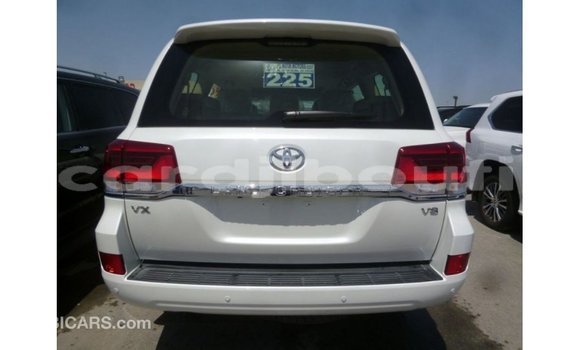 Acheter Import Voiture Toyota Land Cruiser Blanc à Import - Dubai, Ali Sabieh Region Acheter Import Voiture Toyota Land Cruiser Blanc à Import - Dubai, Ali Sabieh Region