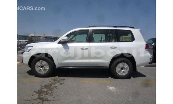 Acheter Import Voiture Toyota Land Cruiser Blanc à Import - Dubai, Ali Sabieh Region Acheter Import Voiture Toyota Land Cruiser Blanc à Import - Dubai, Ali Sabieh Region