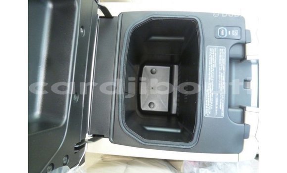 Acheter Import Voiture Toyota Land Cruiser Blanc à Import - Dubai, Ali Sabieh Region Acheter Import Voiture Toyota Land Cruiser Blanc à Import - Dubai, Ali Sabieh Region