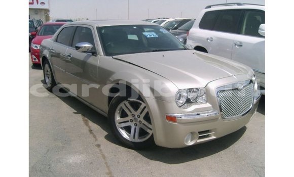 Acheter Import Voiture Chrysler 300 Beige à Import - Dubai, Ali Sabieh Region