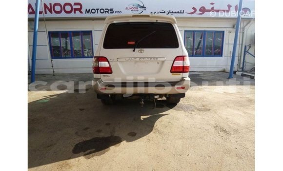 Acheter Import Voiture Toyota Land Cruiser Blanc à Import - Dubai, Ali Sabieh Region Acheter Import Voiture Toyota Land Cruiser Blanc à Import - Dubai, Ali Sabieh Region