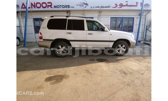 Acheter Import Voiture Toyota Land Cruiser Blanc à Import - Dubai, Ali Sabieh Region Acheter Import Voiture Toyota Land Cruiser Blanc à Import - Dubai, Ali Sabieh Region