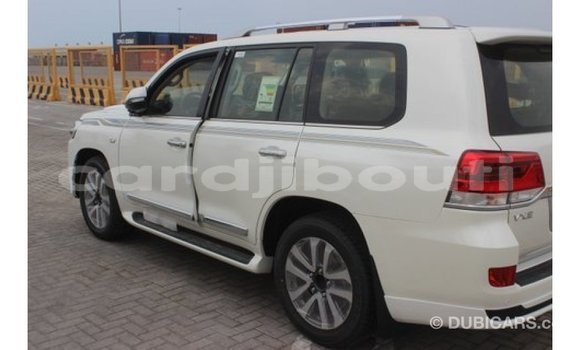 Acheter Import Voiture Toyota Land Cruiser Blanc à Import - Dubai, Ali Sabieh Region Acheter Import Voiture Toyota Land Cruiser Blanc à Import - Dubai, Ali Sabieh Region