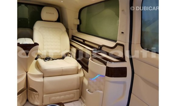 Acheter Import Voiture Mercedes-Benz 250 Noir à Import - Dubai, Ali Sabieh Region Acheter Import Voiture Mercedes-Benz 250 Noir à Import - Dubai, Ali Sabieh Region