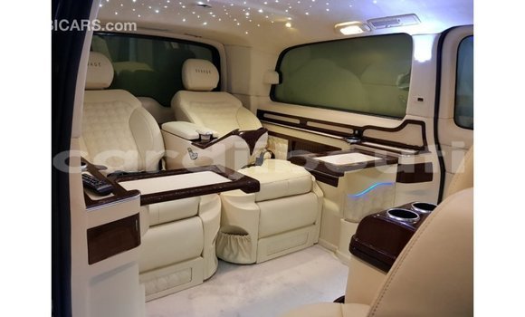 Acheter Import Voiture Mercedes-Benz 250 Noir à Import - Dubai, Ali Sabieh Region Acheter Import Voiture Mercedes-Benz 250 Noir à Import - Dubai, Ali Sabieh Region