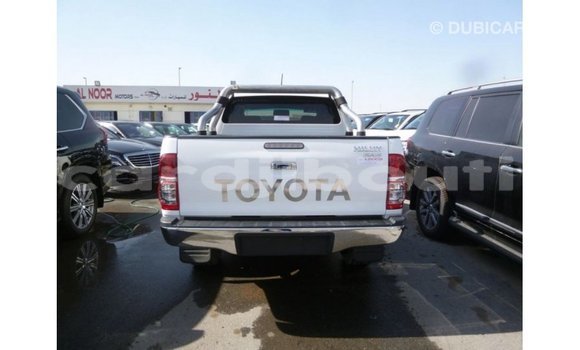 Acheter Import Voiture Toyota Hilux Blanc à Import - Dubai, Ali Sabieh Region Acheter Import Voiture Toyota Hilux Blanc à Import - Dubai, Ali Sabieh Region
