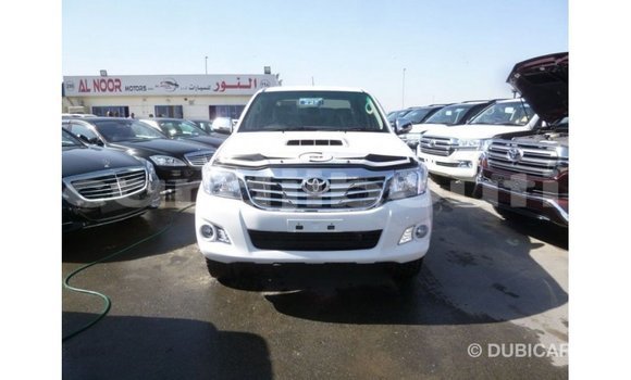 Acheter Import Voiture Toyota Hilux Blanc à Import - Dubai, Ali Sabieh Region Acheter Import Voiture Toyota Hilux Blanc à Import - Dubai, Ali Sabieh Region