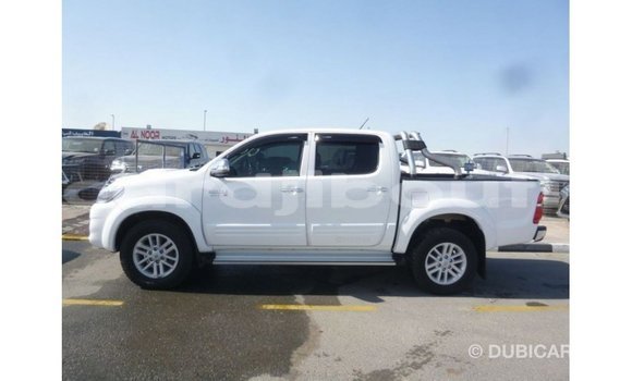 Acheter Import Voiture Toyota Hilux Blanc à Import - Dubai, Ali Sabieh Region Acheter Import Voiture Toyota Hilux Blanc à Import - Dubai, Ali Sabieh Region