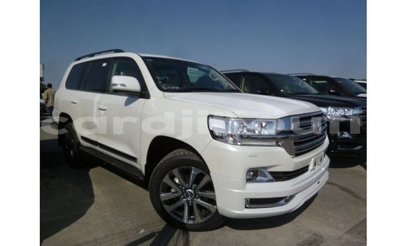 Acheter Import Voiture Toyota Land Cruiser Blanc à Import - Dubai, Ali Sabieh Region Acheter Import Voiture Toyota Land Cruiser Blanc à Import - Dubai, Ali Sabieh Region
