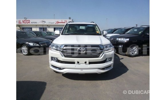 Acheter Import Voiture Toyota Land Cruiser Blanc à Import - Dubai, Ali Sabieh Region Acheter Import Voiture Toyota Land Cruiser Blanc à Import - Dubai, Ali Sabieh Region