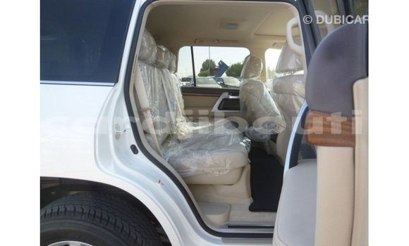 Acheter Import Voiture Toyota Land Cruiser Blanc à Import - Dubai, Ali Sabieh Region Acheter Import Voiture Toyota Land Cruiser Blanc à Import - Dubai, Ali Sabieh Region
