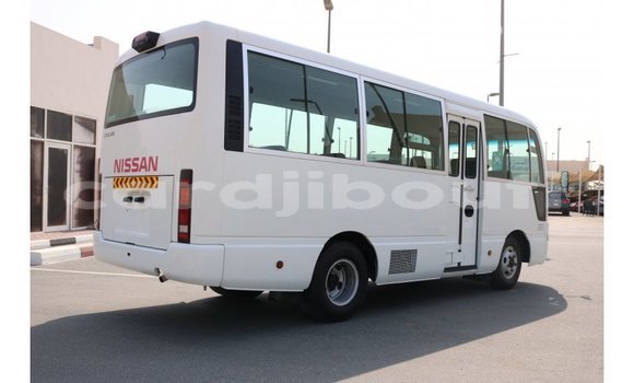 Acheter Import Voiture Nissan 350Z Blanc à Import - Dubai, Ali Sabieh Region Acheter Import Voiture Nissan 350Z Blanc à Import - Dubai, Ali Sabieh Region