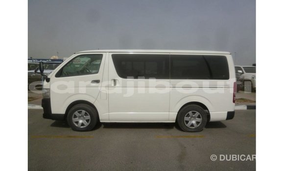 Acheter Import Voiture Toyota Hiace Blanc à Import - Dubai, Ali Sabieh Region Acheter Import Voiture Toyota Hiace Blanc à Import - Dubai, Ali Sabieh Region