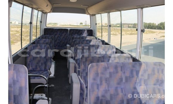 Acheter Import Voiture Nissan 350Z Blanc à Import - Dubai, Ali Sabieh Region Acheter Import Voiture Nissan 350Z Blanc à Import - Dubai, Ali Sabieh Region