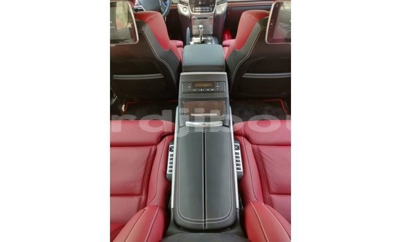 Acheter Import Voiture Toyota Land Cruiser Noir à Import - Dubai, Ali Sabieh Region Acheter Import Voiture Toyota Land Cruiser Noir à Import - Dubai, Ali Sabieh Region