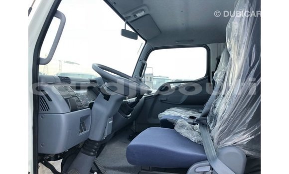 Acheter Import Voiture Mitsubishi Carisma Blanc à Import - Dubai, Ali Sabieh Region Acheter Import Voiture Mitsubishi Carisma Blanc à Import - Dubai, Ali Sabieh Region