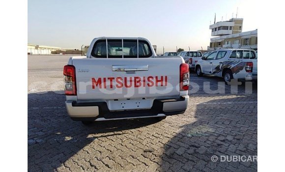Acheter Import Voiture Mitsubishi L200 Blanc à Import - Dubai, Ali Sabieh Region Acheter Import Voiture Mitsubishi L200 Blanc à Import - Dubai, Ali Sabieh Region