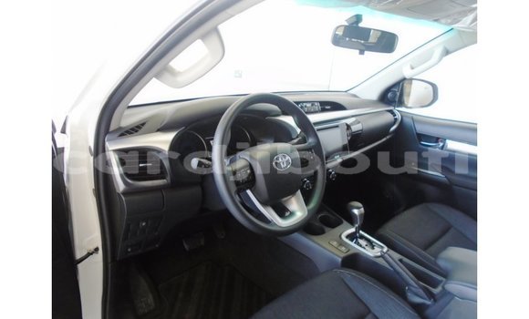 Acheter Import Voiture Toyota Hilux Blanc à Import - Dubai, Ali Sabieh Region Acheter Import Voiture Toyota Hilux Blanc à Import - Dubai, Ali Sabieh Region