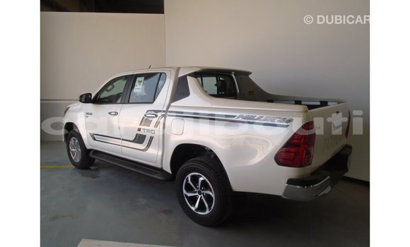 Acheter Import Voiture Toyota Hilux Blanc à Import - Dubai, Ali Sabieh Region Acheter Import Voiture Toyota Hilux Blanc à Import - Dubai, Ali Sabieh Region