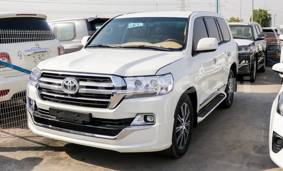 Buy Import Toyota Land Cruiser White Car in Import - Dubai in Ali Sabieh Region Buy Import Toyota Land Cruiser White Car in Import - Dubai in Ali Sabieh Region