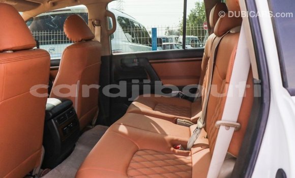 Buy Import Toyota Land Cruiser White Car in Import - Dubai in Ali Sabieh Region Buy Import Toyota Land Cruiser White Car in Import - Dubai in Ali Sabieh Region