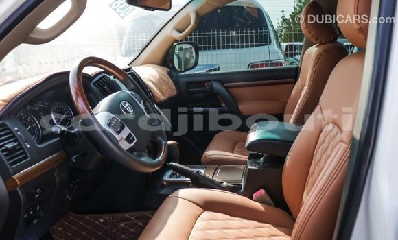 Buy Import Toyota Land Cruiser White Car in Import - Dubai in Ali Sabieh Region Buy Import Toyota Land Cruiser White Car in Import - Dubai in Ali Sabieh Region