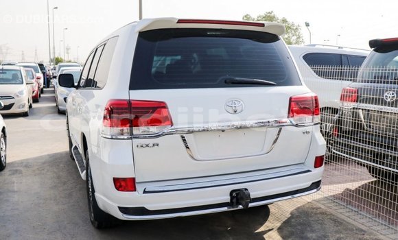 Buy Import Toyota Land Cruiser White Car in Import - Dubai in Ali Sabieh Region Buy Import Toyota Land Cruiser White Car in Import - Dubai in Ali Sabieh Region