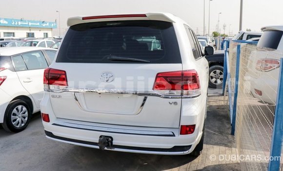 Buy Import Toyota Land Cruiser White Car in Import - Dubai in Ali Sabieh Region Buy Import Toyota Land Cruiser White Car in Import - Dubai in Ali Sabieh Region