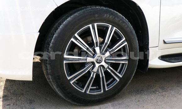 Buy Import Toyota Land Cruiser White Car in Import - Dubai in Ali Sabieh Region Buy Import Toyota Land Cruiser White Car in Import - Dubai in Ali Sabieh Region