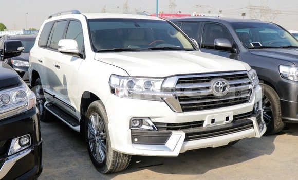 Buy Import Toyota Land Cruiser White Car in Import - Dubai in Ali Sabieh Region Buy Import Toyota Land Cruiser White Car in Import - Dubai in Ali Sabieh Region