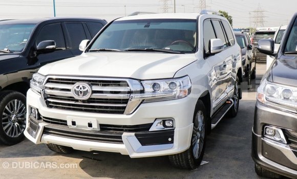 Buy Import Toyota Land Cruiser White Car in Import - Dubai in Ali Sabieh Region Buy Import Toyota Land Cruiser White Car in Import - Dubai in Ali Sabieh Region