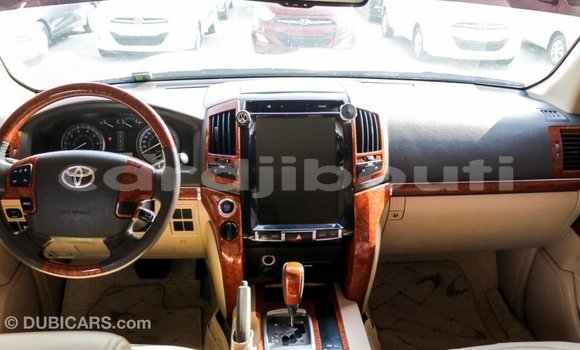 Buy Import Toyota Land Cruiser White Car in Import - Dubai in Ali Sabieh Region Buy Import Toyota Land Cruiser White Car in Import - Dubai in Ali Sabieh Region