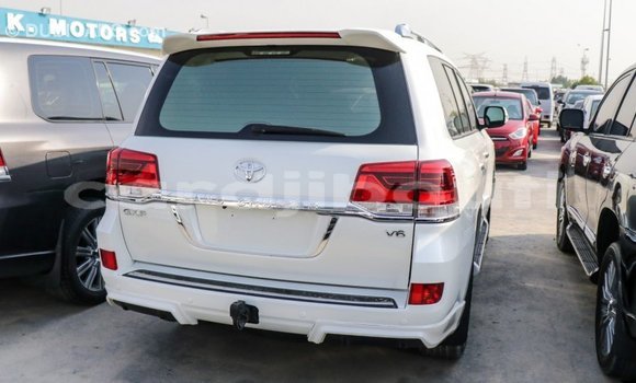 Buy Import Toyota Land Cruiser White Car in Import - Dubai in Ali Sabieh Region Buy Import Toyota Land Cruiser White Car in Import - Dubai in Ali Sabieh Region