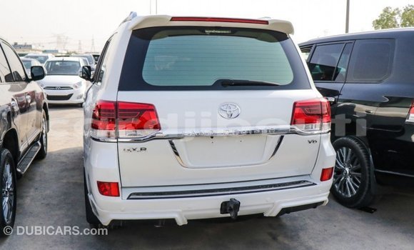 Buy Import Toyota Land Cruiser White Car in Import - Dubai in Ali Sabieh Region Buy Import Toyota Land Cruiser White Car in Import - Dubai in Ali Sabieh Region