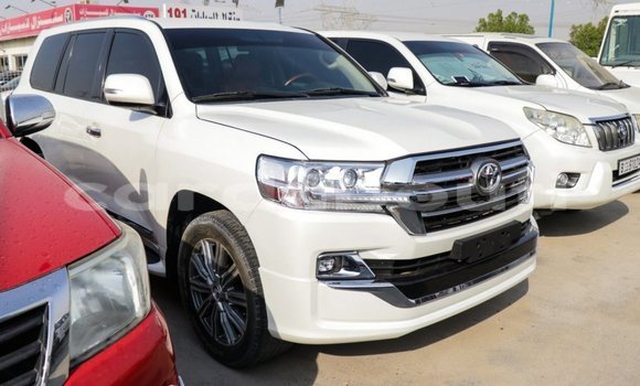 Buy Import Toyota Land Cruiser White Car in Import - Dubai in Ali Sabieh Region Buy Import Toyota Land Cruiser White Car in Import - Dubai in Ali Sabieh Region