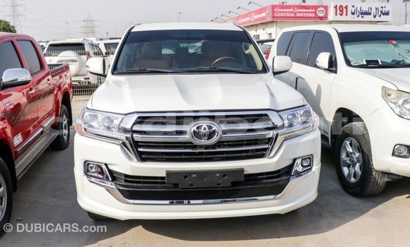 Buy Import Toyota Land Cruiser White Car in Import - Dubai in Ali Sabieh Region Buy Import Toyota Land Cruiser White Car in Import - Dubai in Ali Sabieh Region