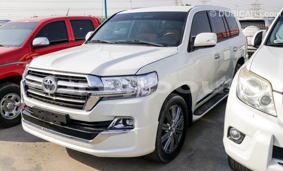Buy Import Toyota Land Cruiser White Car in Import - Dubai in Ali Sabieh Region Buy Import Toyota Land Cruiser White Car in Import - Dubai in Ali Sabieh Region