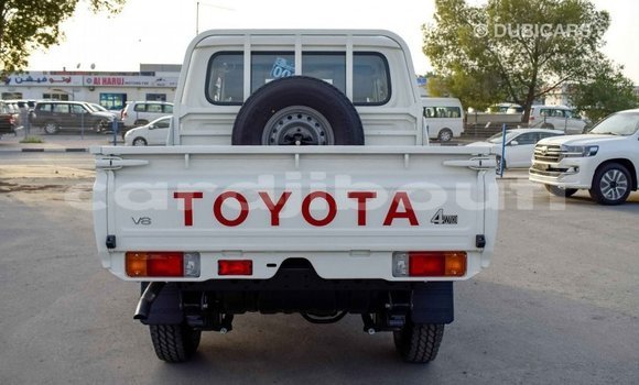 Acheter Import Voiture Toyota Land Cruiser Blanc à Import - Dubai, Ali Sabieh Region Acheter Import Voiture Toyota Land Cruiser Blanc à Import - Dubai, Ali Sabieh Region