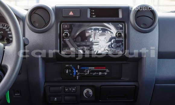 Acheter Import Voiture Toyota Land Cruiser Blanc à Import - Dubai, Ali Sabieh Region Acheter Import Voiture Toyota Land Cruiser Blanc à Import - Dubai, Ali Sabieh Region