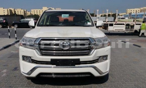 Acheter Import Voiture Toyota Land Cruiser Blanc à Import - Dubai, Ali Sabieh Region Acheter Import Voiture Toyota Land Cruiser Blanc à Import - Dubai, Ali Sabieh Region
