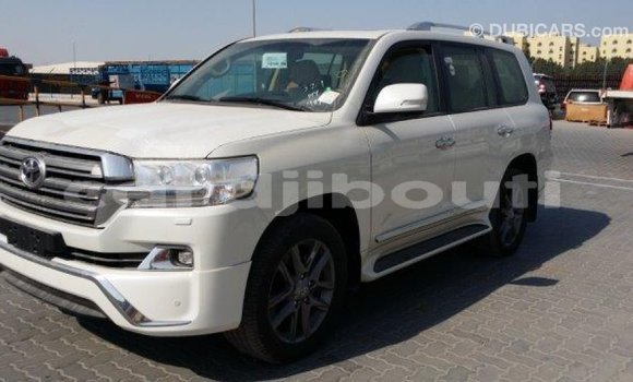 Acheter Import Voiture Toyota Land Cruiser Blanc à Import - Dubai, Ali Sabieh Region Acheter Import Voiture Toyota Land Cruiser Blanc à Import - Dubai, Ali Sabieh Region