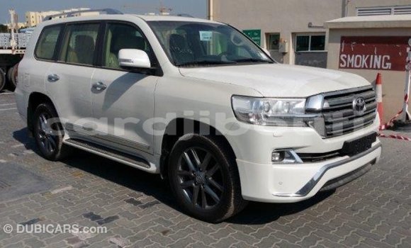 Acheter Import Voiture Toyota Land Cruiser Blanc à Import - Dubai, Ali Sabieh Region Acheter Import Voiture Toyota Land Cruiser Blanc à Import - Dubai, Ali Sabieh Region
